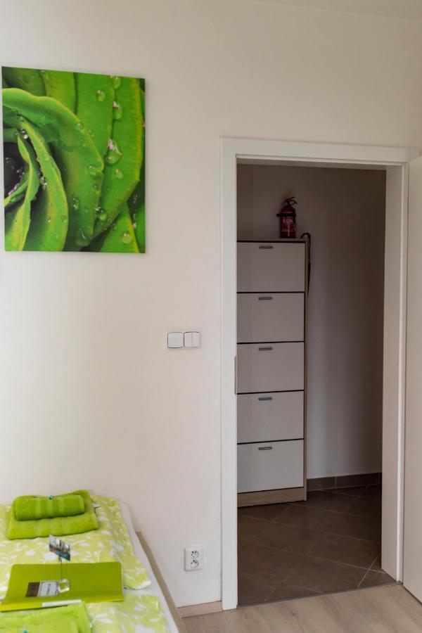 Bastien Studio near Airport Praga Exterior foto